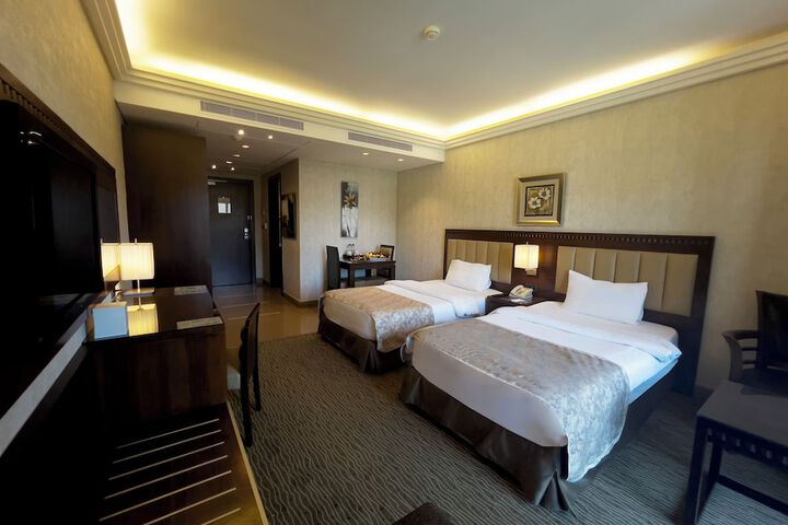 Room 16 of 44