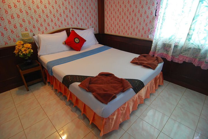 Room 4 of 50