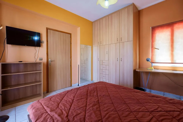 Room 2 of 6