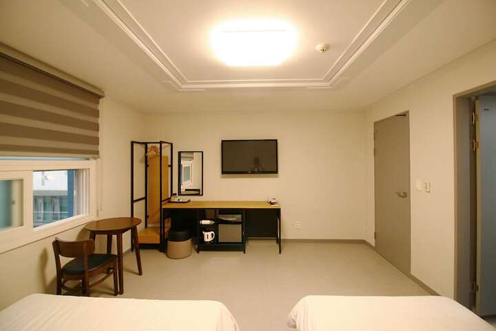 Room 19 of 31