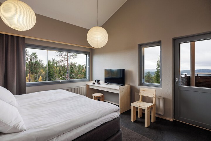 Room 16 of 82