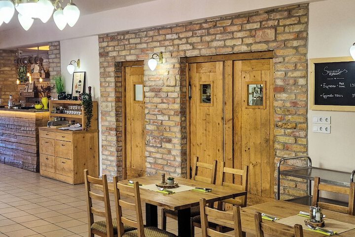 Dining 68 of 79