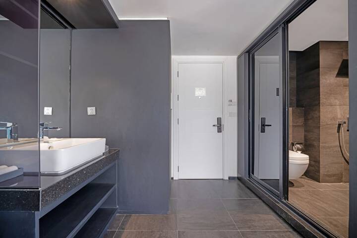 Room 44 of 80