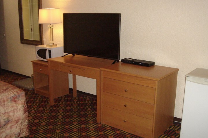 Room 6 of 32