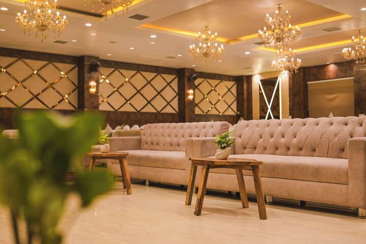 Ballroom/Hall 86 of 88