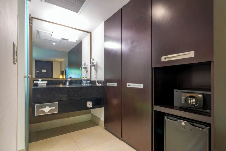 Room 33 of 61