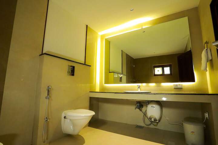 Room 14 of 32