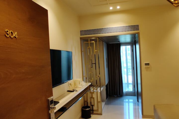Room 13 of 48