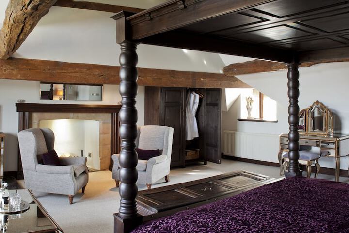 Room 4 of 63