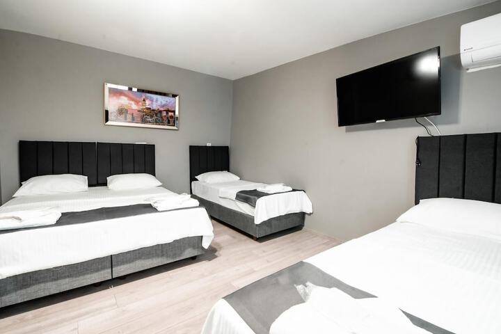 Room 18 of 32