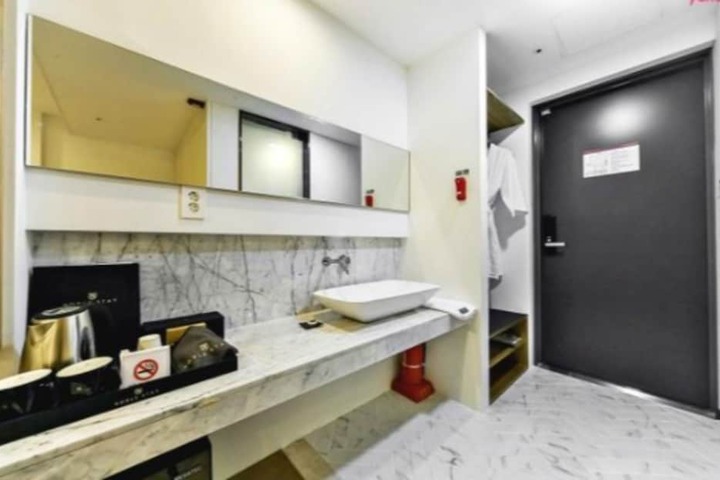 Room 44 of 78