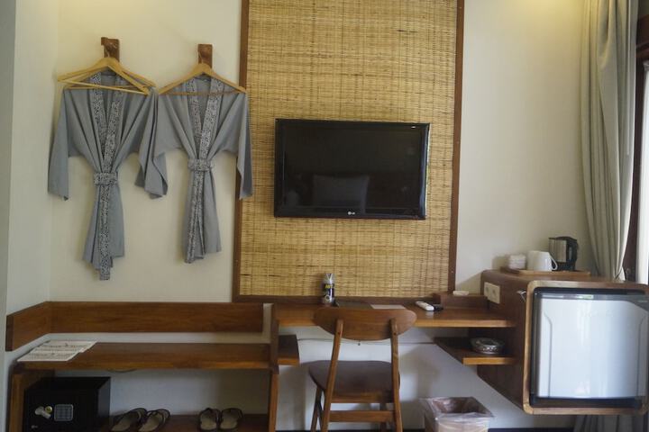 Room 8 of 65