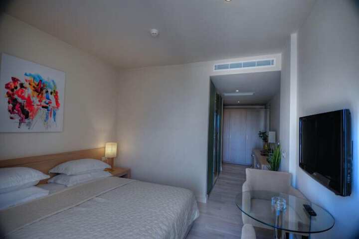 Room 14 of 32