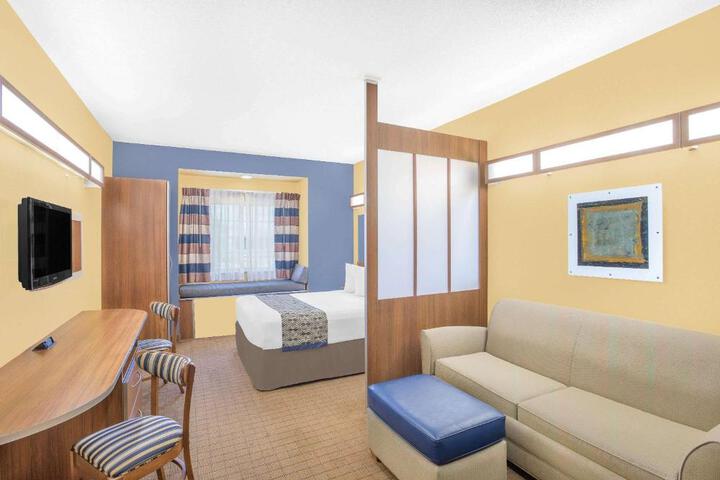 1 Queen Bed (21 of 23)