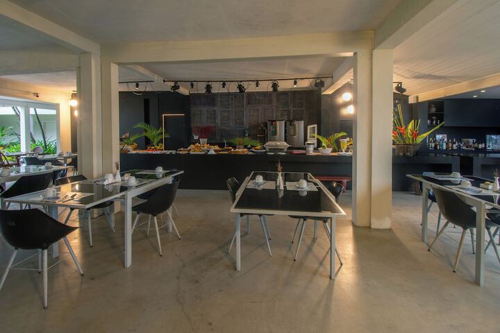 Dining 95 of 110