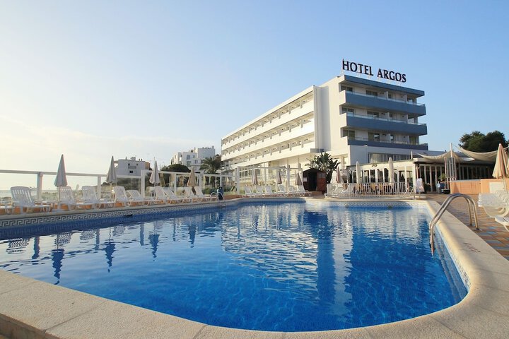 Hotel with Pool
