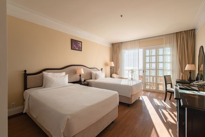 Room 5 of 97