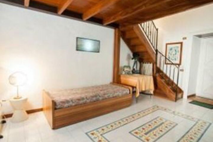 Room 5 of 26