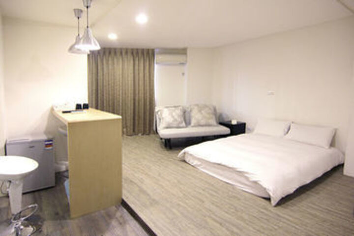 Room 15 of 37
