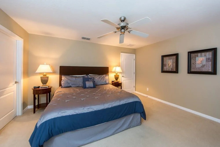 Room 6 of 32