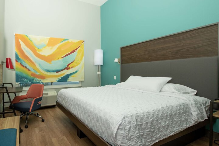 1 King Bed (4 of 11)