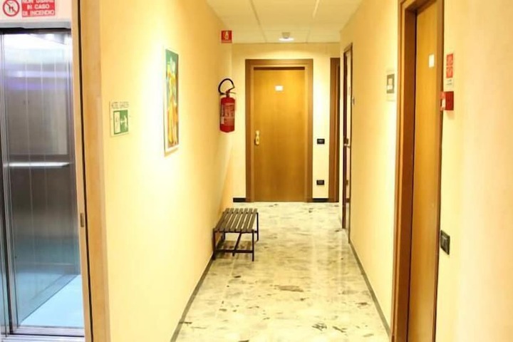 Ballroom/Hall 36 of 37