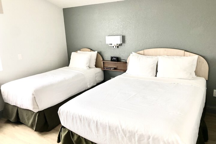 Room 54 of 76