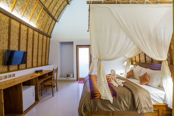 Room 4 of 32