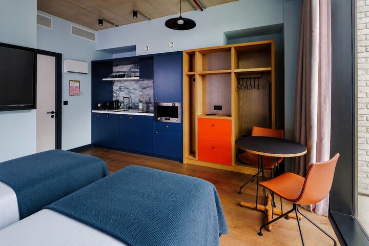 Room 27 of 71