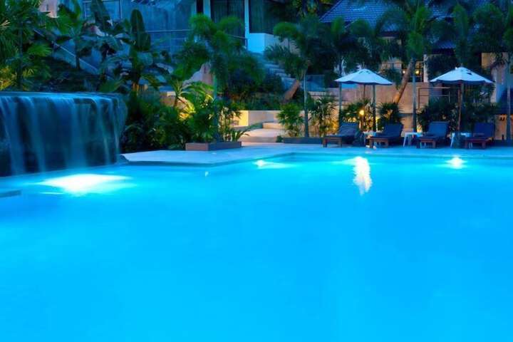 Hotel Pool