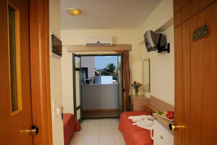 Room 15 of 50