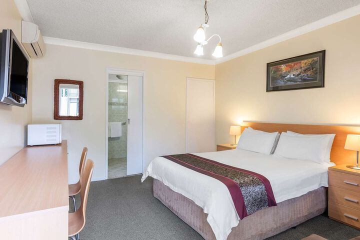 Room 5 of 32