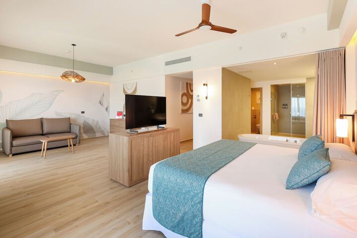 Room 43 of 223