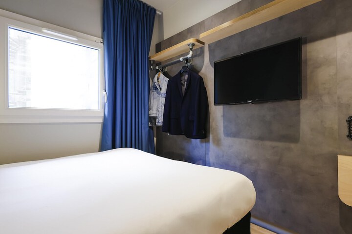 Room 5 of 38