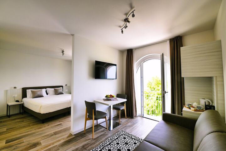 Room 6 of 60