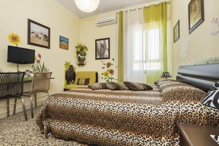 Room 6 of 22