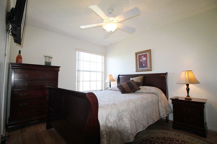 Room 32 of 195
