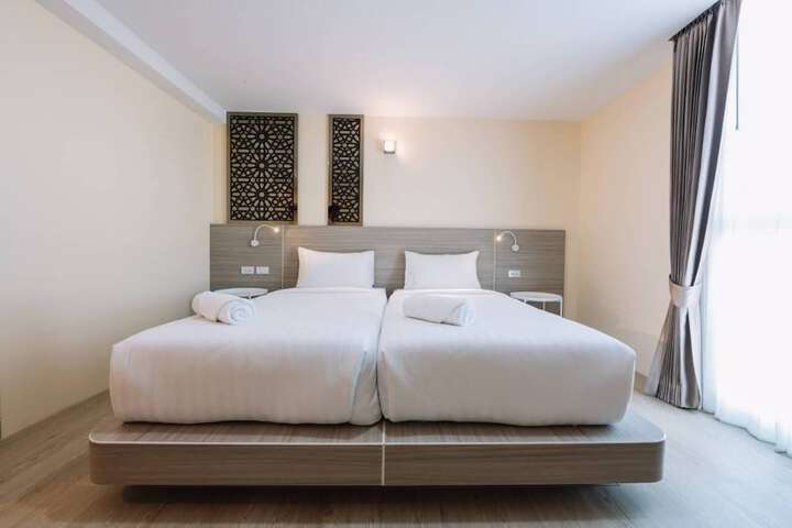 Room 6 of 7