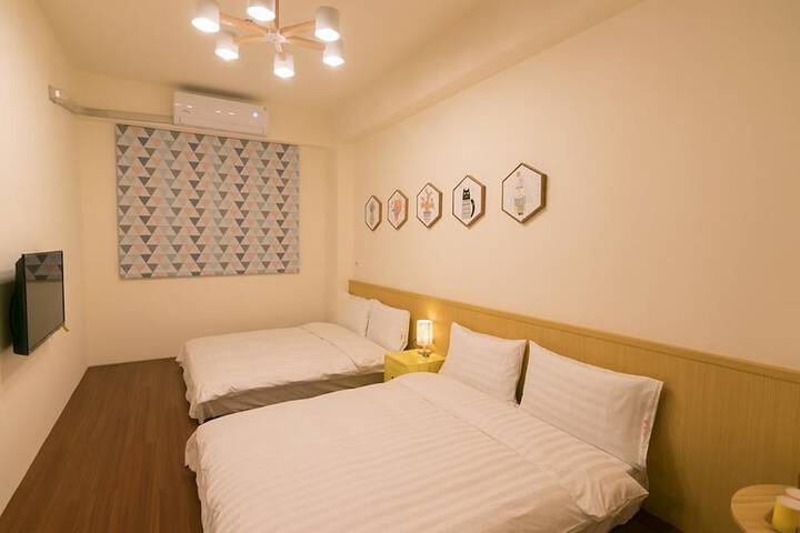 Room 3 of 8