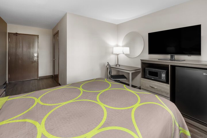 1 Double Bed Accessible Room Roll in Shower with Grab Bars (5 of 14)