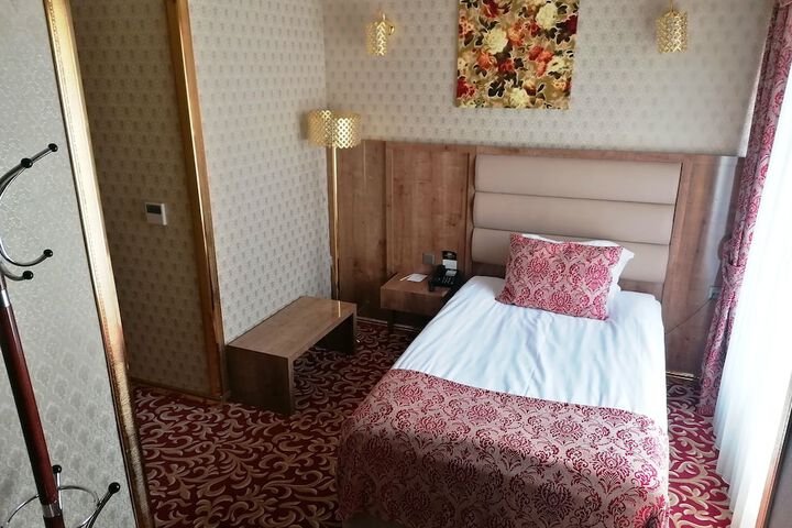 Room 11 of 44