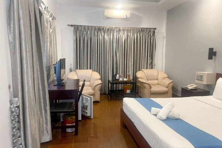 Room 28 of 100
