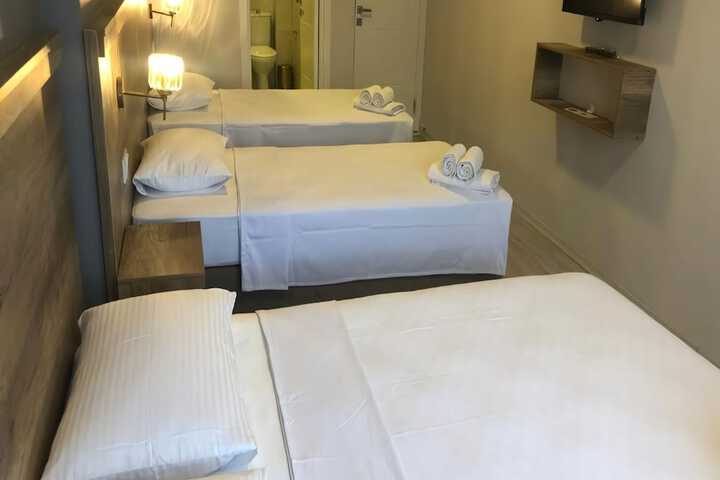 Room 6 of 42