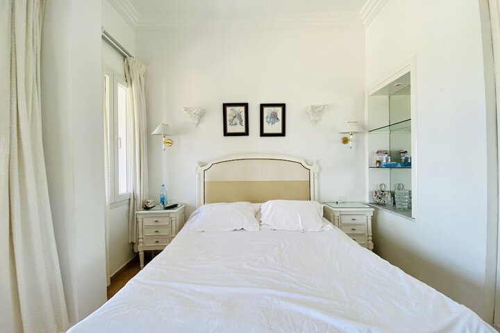 Room 10 of 46