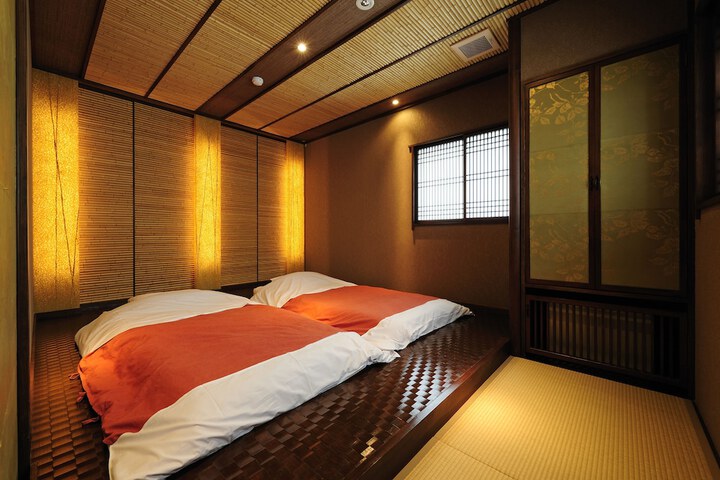 Room 6 of 165