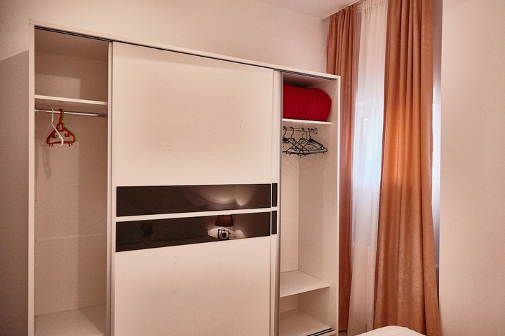 Room 35 of 230