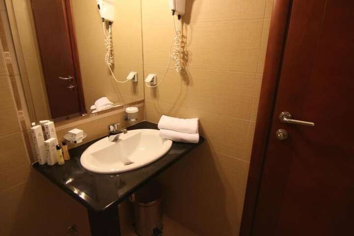 Room 17 of 27