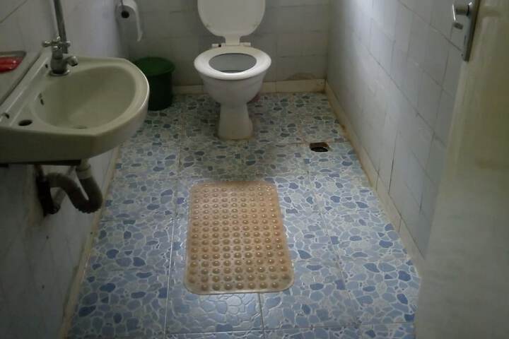 Room 8 of 14