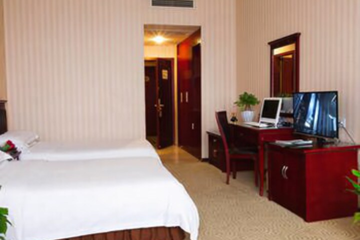 Room 3 of 8