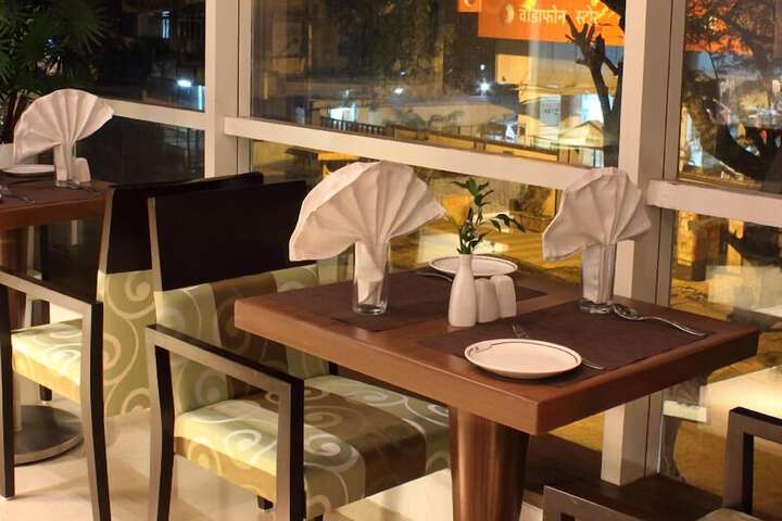 Dining 36 of 50